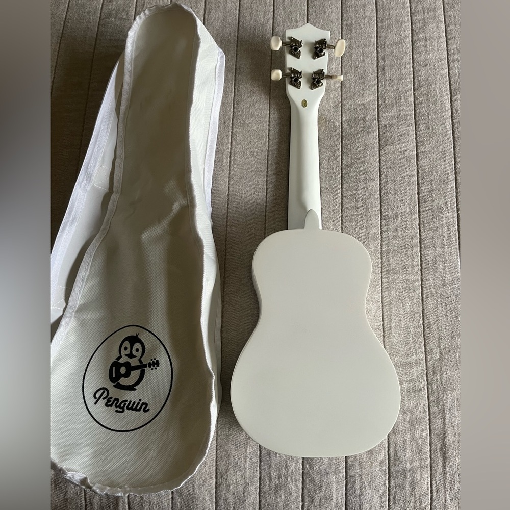 Ukulele. - Picture 2 of 7